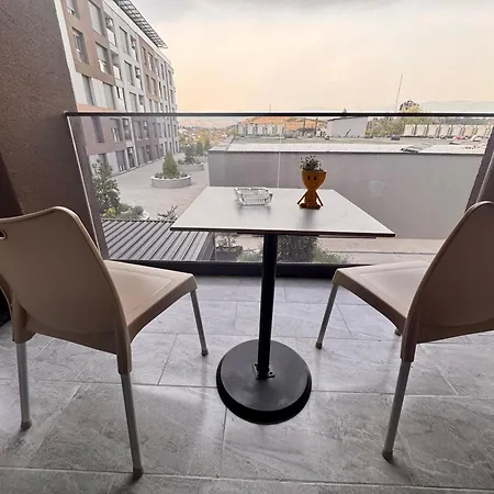 Modern & Bright With Vardar River View Üsküp