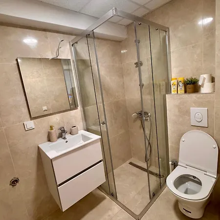 Daire Modern & Bright With Vardar River View *